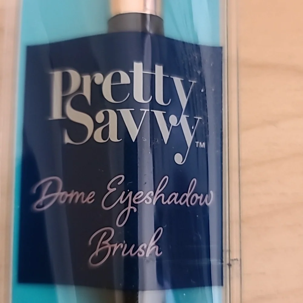 Pretty Savvy Eyeshadow Soft Flat Blending Brush - Picture 3 of 4
